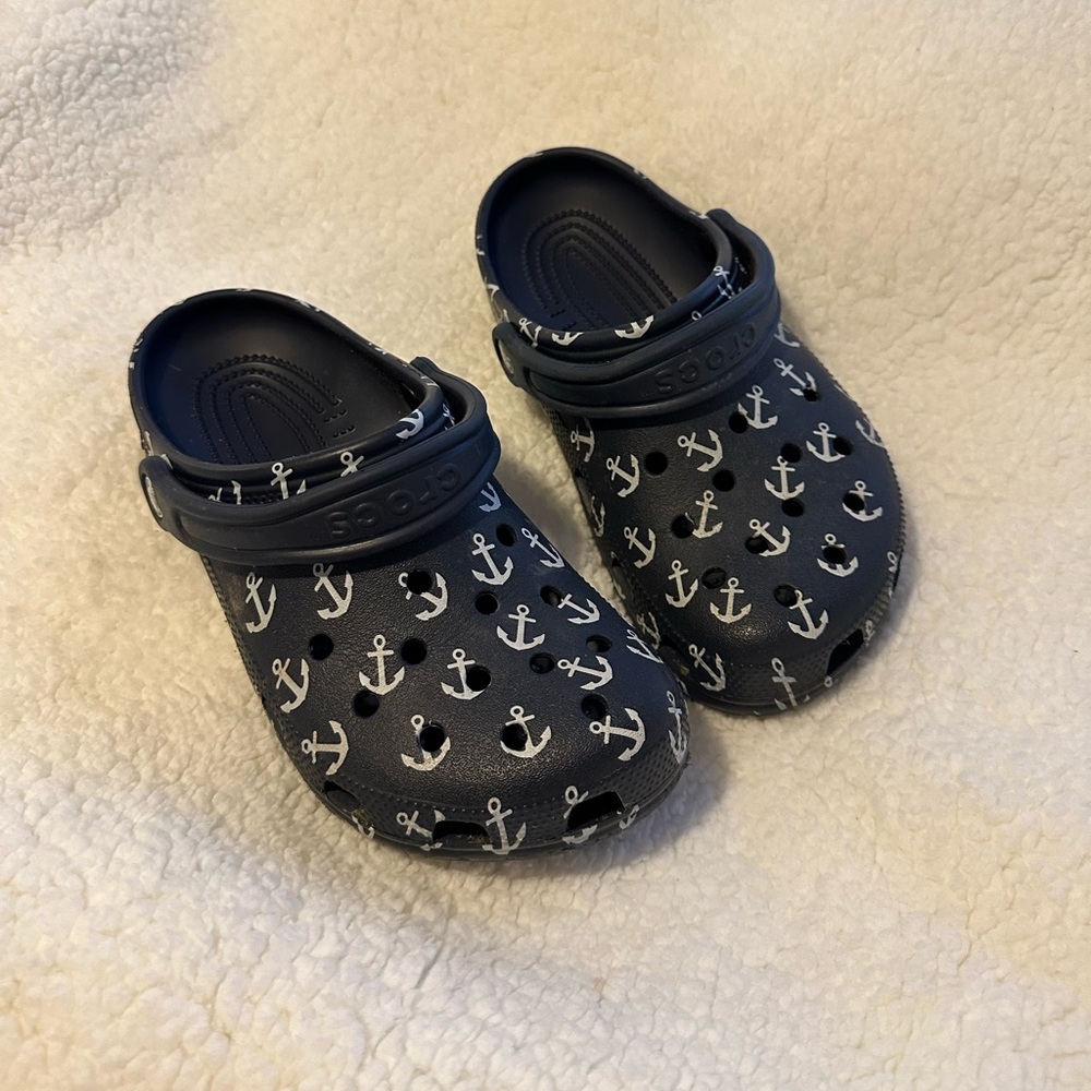 COPY - Navy blue Anchor print crocs